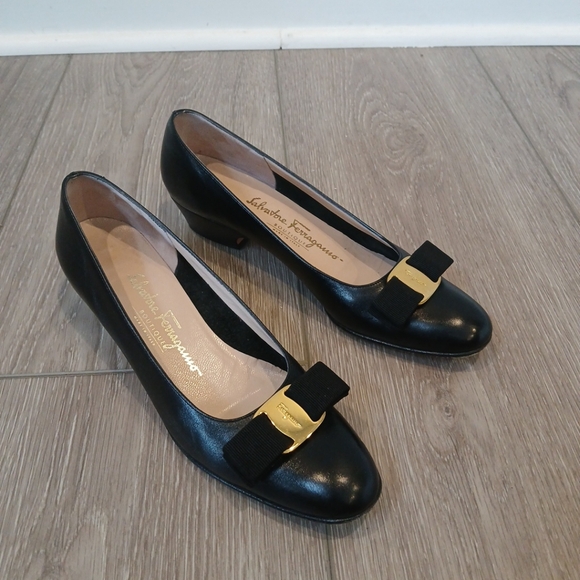 Salvatore Ferragamo Shoes - SALVATORE Ferragamo Flats Boutique Vera Pump Black Size 8 Narrow